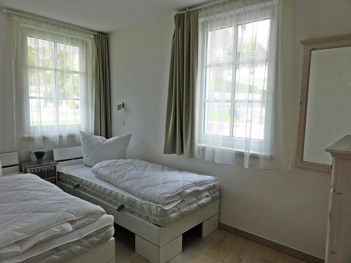 3 Zimmer Ferienwohnung Haus Meeresblick Mit Meerblick A005 Mit Suedterrasse Und Strandkorb Baabe Luaran gambar