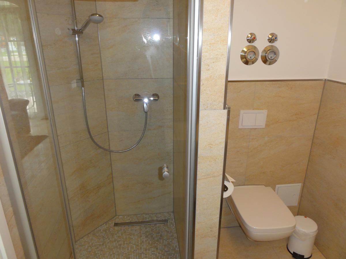 3 Zimmer Ferienwohnung Haus Meeresblick Mit Meerblick A005 Mit Suedterrasse Und Strandkorb Baabe Luaran gambar